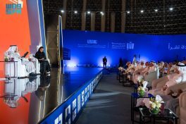 الأمسيات الشعرية تشكّل مساحة إبداعية في معرض جدة للكتاب 2025