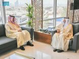 المشرف العام على مركز الملك سلمان للإغاثة يلتقي سفير المملكة لدى جمهورية كوبا
