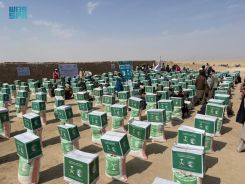 مركز الملك سلمان للإغاثة يوزع 500 كيس دقيق في ولاية لوجر بأفغانستان