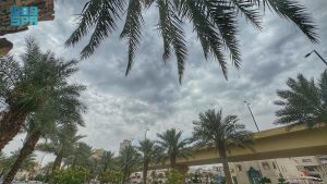 السحب تزين سماء مكة المكرمة في مشهدٍ جمالي لافت