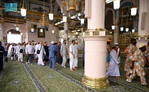 جهود إرشادية وإنسانية تعزّز انسيابية الدخول إلى الروضة الشريفة بالمسجد النبوي