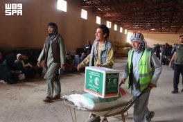 مركز الملك سلمان للإغاثة يوزّع (370) سلة غذائية في مديرية بنجاب بولاية باميان بأفغانستان