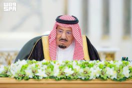 خادم الحرمين الشريفين يرأس جلسة مجلس الوزراء في جدة