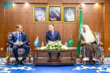وزير الشؤون الإسلامية يستقبل رئيس مجلس الشيوخ في برلمان جمهورية كازاخستان