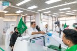 رحلة الحج الأولى لمدير مدرسة متقاعد من دكا.. مبادرة “طريق مكة” تيسر وتختصر المسافات