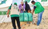 مركز الملك سلمان للإغاثة يواصل توزيع المساعدات للأسر المتضررة من إعصار “تيج” في حضرموت