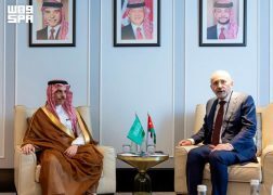 سمو وزير الخارجية يلتقي نائب رئيس الوزراء وزير خارجية الأردن