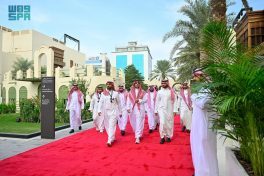 محافظ جدة يزور مقر مهرجان البحر الأحمر السينمائي الدولي