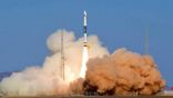 الصين تطلق صاروخًا إلى الفضاء لإرسال ثلاثة أقمار صناعية