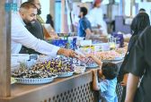 أسواق جدة تشهد إقبالًا كبيرًا على شراء حلوى العيد