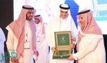 “العيسى” يكرّم مدير عام تعليم الرياض في الملتقى الثالث لخدمة “تواصل” الإلكترونية