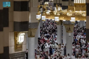 أجواء روحانية تحفّ قاصدي المسجد النبوي في صلاة التراويح في أول ليلة من ليالي الشهر الفضيل