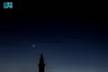 هلال ليلة الثاني من رمضان يتألق في سماء عرعر تحت كوكب الزهرة وفوق كوكب عطارد