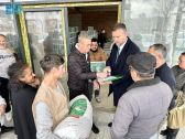 مركز الملك سلمان للإغاثة يوزع 100 سلة غذائية في منطقة أوستروس بجمهورية الجبل الأسود