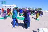 مركز الملك سلمان للإغاثة يوزّع 751 سلة غذائية في محافظة بنادر بالصومال