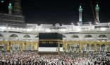 حجاج بيت الله الحرام يؤدون طواف الإفاضة وسط أجواء إيمانية وروحانية