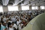 ضيوف الرحمن يواصلون رمي الجمرات في أول أيام التشريق