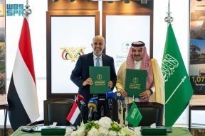 البرنامج السعودي لتنمية وإعمار اليمن يبدأ إيداع دعم بـ1.3 مليار ريال لمعالجة عجز الموازنة