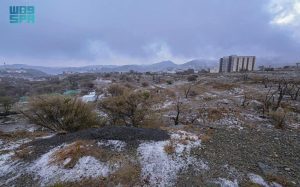 الباحة تشهد حالة مطرية غزيرة يكسو خلالها البَرَد شوارعها ومرتفعاتها