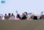 حُجّاج بيت الله الحرام يرمون الجمرات الثلاث في ثاني أيام التشريق