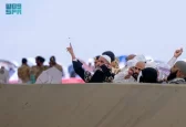 حُجّاج بيت الله الحرام يرمون الجمرات الثلاث في ثاني أيام التشريق