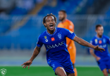 الهلال يتخطى الحزم بثنائية