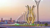 بلدية القريات تدشّن مجسّم “زهرة اللوتس” على طريق القصور