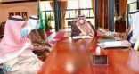 أمير تبوك يطلع على تقرير عن مشروعات الأمانة بالمنطقة
