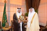 أمير عسير يستقبل الأزهري