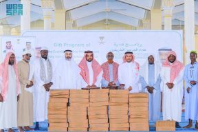 الشؤون الإسلامية تسلم هدية خادم الحرمين الشريفين من التمور لجمهورية الصومال