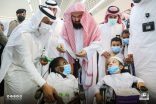 السديس يطلق مبادرة أساور معصم اليد للأطفال بالمسجد الحرام