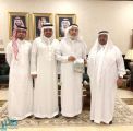 مدير جامعة أم القرى يتسلَّم دليل إجراءات المراجعة الداخلية بشركة وادي جدة