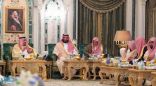 خادم الحرمين يستقبل أئمة ومؤذني المسجد الحرام ووزير الحج والعمرة