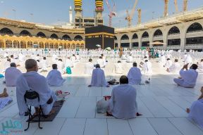 سماء مكة تشهد تعامد الشمس على الكعبة المشرفة
