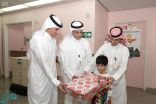 أمانة الرياض تعايد الأطفال المنومين في مستشفى قوى الأمن