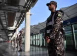 قوات أمن الحج تضبط شخصين تقدما بطلب إصدار تأشيرات زيارة لأشخاص خارج المملكة عبر كيانات تجارية تواطأت معهما بغرض تمكينهم من أداء الحج