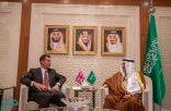 العساف يستقبل وزير خارجية بريطانيا