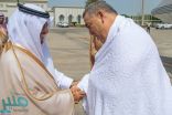 وزير الداخلية المغربي يصل جدة مرتديا ملابس الإحرام