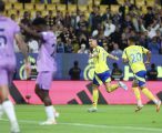 النصر يعبر الخلود بثلاثية ويشعل الصراع على لقب الدوري
