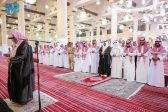 نائب أمير منطقة الرياض يؤدي صلاة الميت على والدة صاحبة السمو الملكي الأميرة جواهر بنت مساعد بن سعود بن عبدالعزيز آل سعود